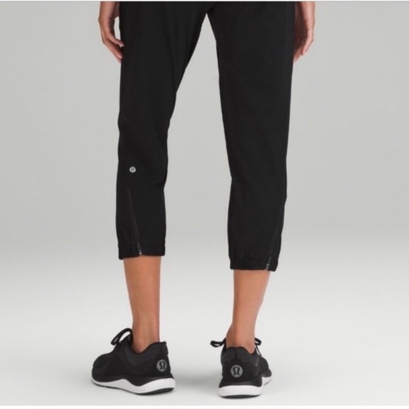 lululemon athletica Pants - lululemon black capri leggings size 4